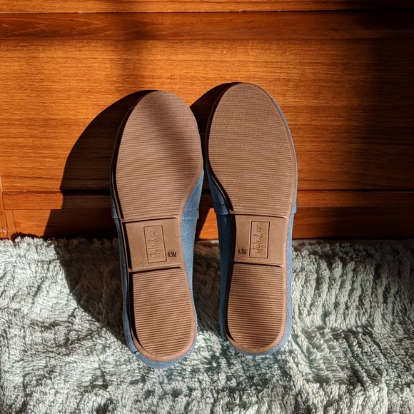 New Style Co, Nixine Slip-On Denim Floral Flats - Picture 2 of 6